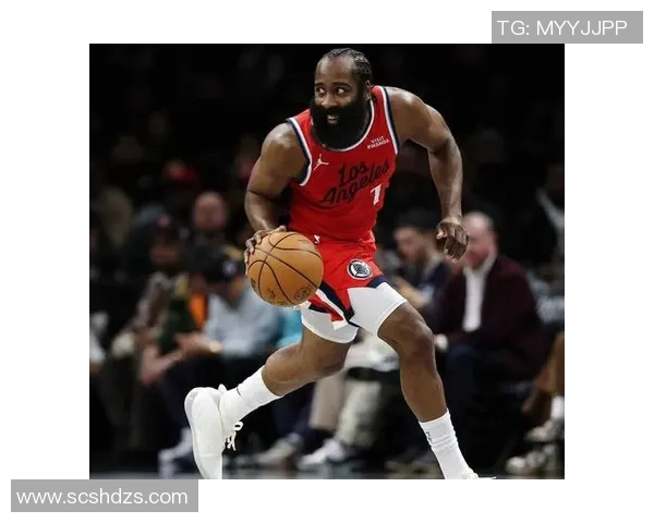 哈登三节表现平平仅得8分三分球全失状态堪忧需调整状态